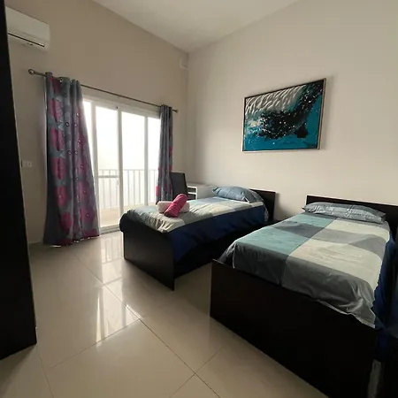 Δωμάτια σε οικογενειακή κατοικία Modern Private In Swieqi Shared Flat With Private Bathroom