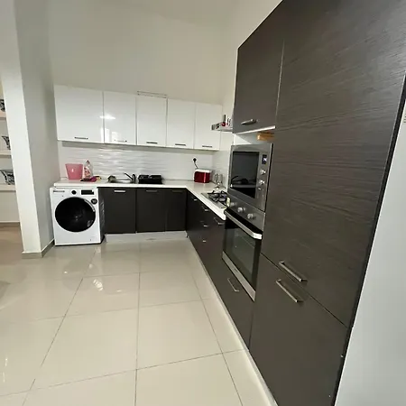 Modern Private In Swieqi Shared Flat With Private Bathroom